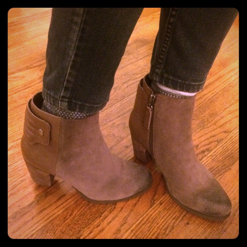 Clarks Artisan Ankle suede brown tan Boots